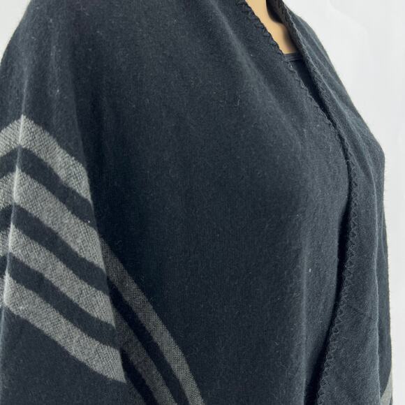 BB Dakota OS Black Gray Striped Reversible Wrap Shawl Cape Womens One Size - Picture 3 of 6